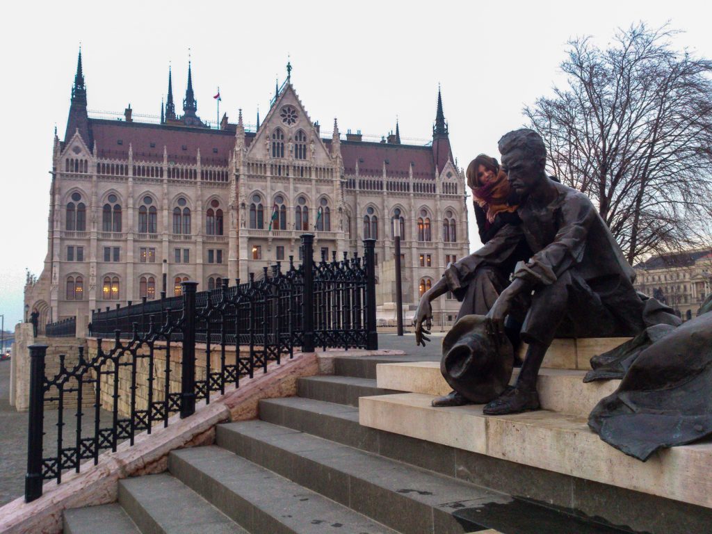 Qué ver en Budapest en 3 días - Estatua de Attila József en Budapest