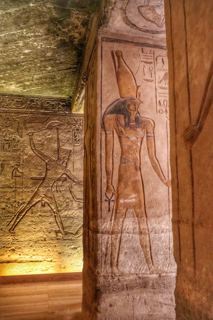 Qué ver en Abu Simbel - Interior del Templo de Hathor en Abu Simbel
