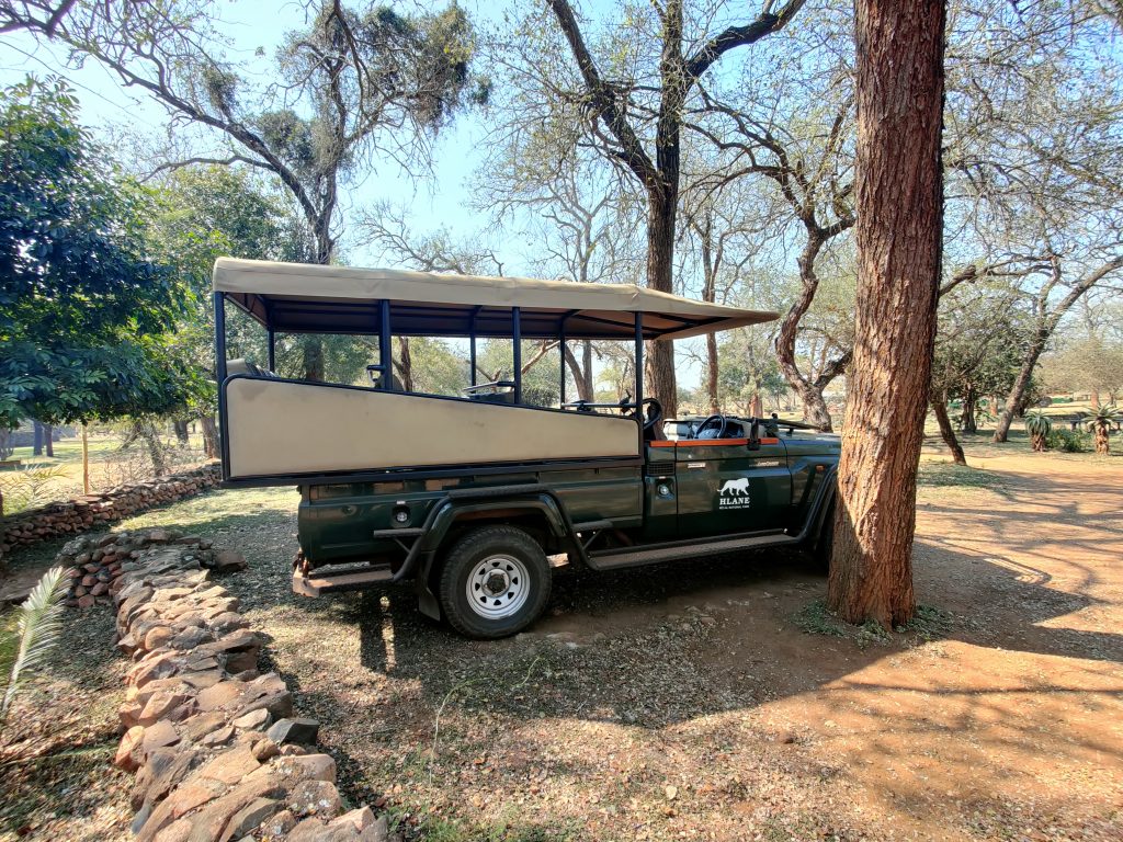 Vehículo safari en Hlane Royal National Park