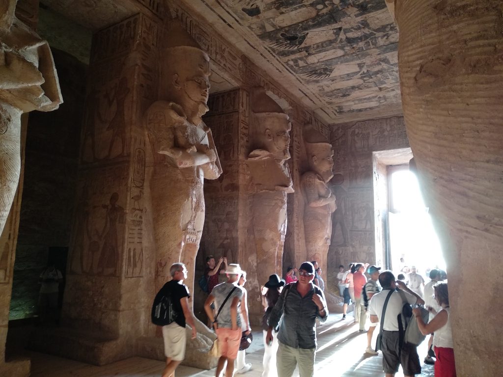 Qué ver en Abu Simbel - Templo de Ramsés II en Abu Simbel por dentro