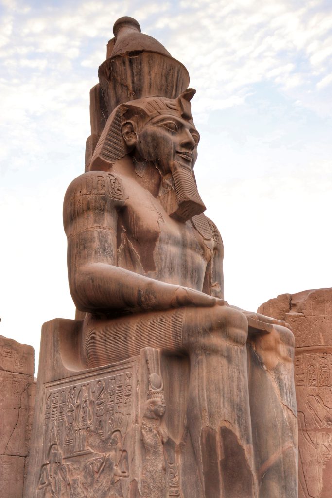 Cómo visitar el Templo de Luxor - Estatua de Ramsés II