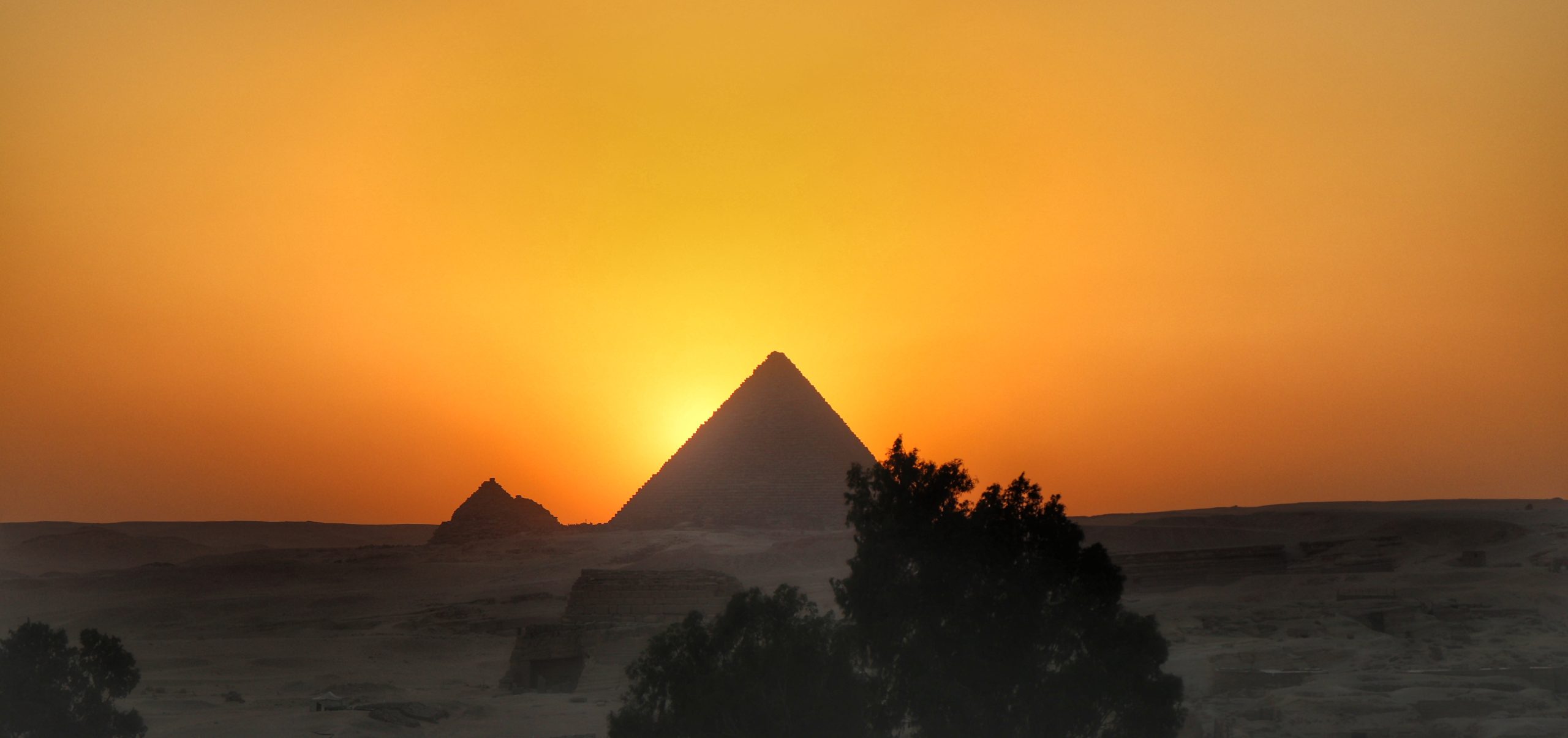 Atardecer sobre las Pirámides de Giza desde la terraza del Panorama Pyramids Inn