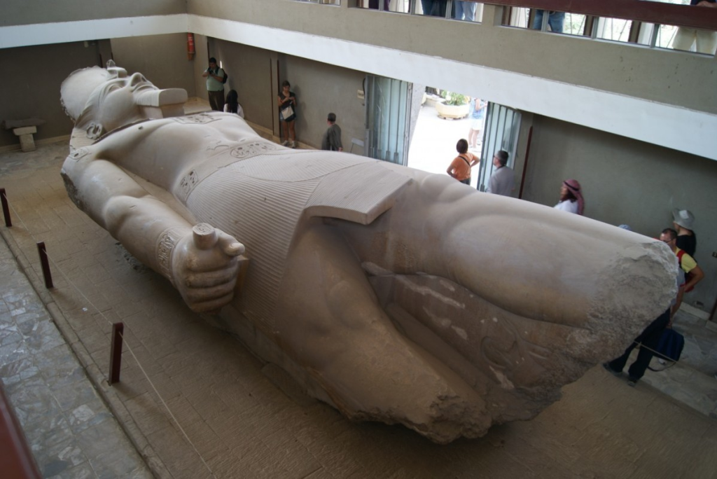Qué ver en Menfis - Coloso de Ramsés II