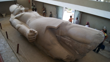 coloso de Ramsés II menfis