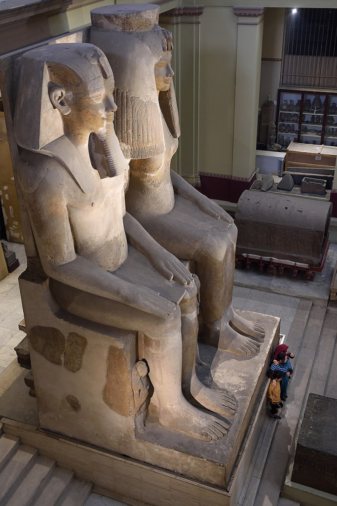 qué ver en el Museo Egipcio del Cairo por libre - Grupo estatuario de Amenhotep III