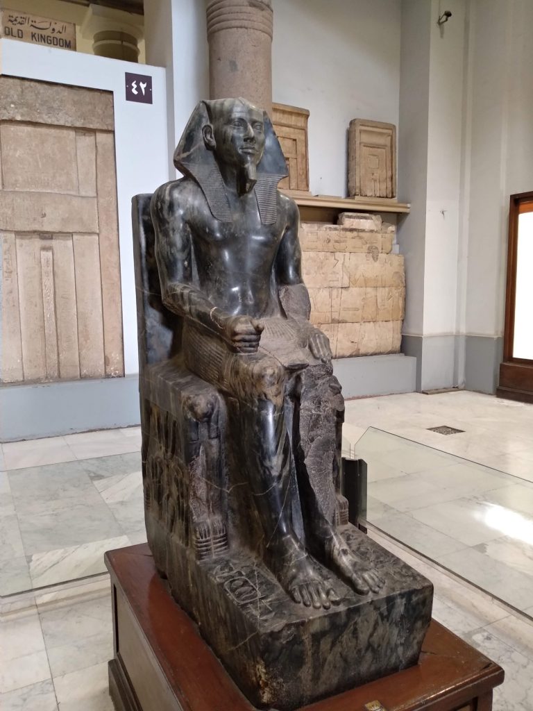 qué ver en el Museo Egipcio del Cairo por libre - estatua de Kefrén