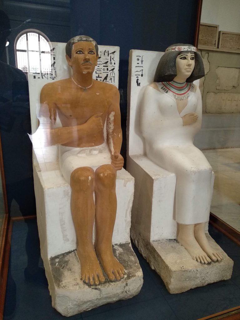 qué ver en el Museo Egipcio del Cairo por libre - estatuas de Rahotep y Nofret