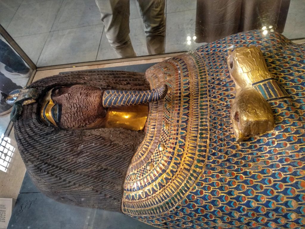 qué ver en el Museo Egipcio del Cairo por libre - Sarcófago de la tumba KV 55 del Valle de los Reyes