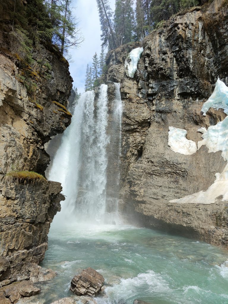 Qué hacer en Banff National Park - Upper Falls en Johnston Canyon Trail en Banff National Park